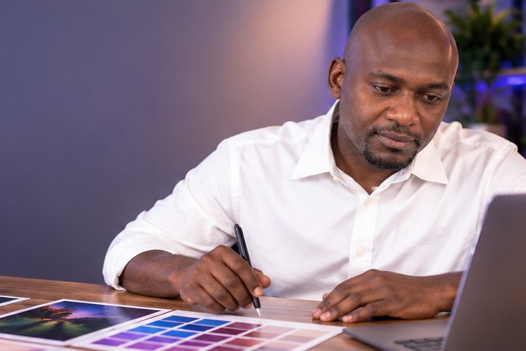 Davnai creator arranging visual references and colours at a laptop